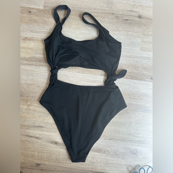 Aerie One-Piece Bathing Suit - Picture 2 of 4
